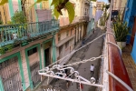 blue-colonial-balcon